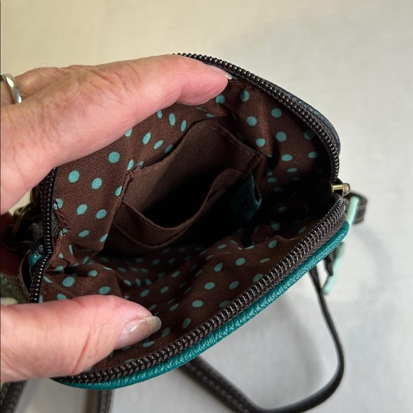 CHALA VEGAN GREEN/BLACK SEA TURTLES CONVERTIBLE POUCH CROSSBODY HANDBAG - Picture 8 of 16